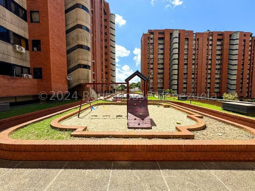 Apartamento (1 Nivel) en Venta en Los Dos Caminos, Distrito Metropolitano - 37