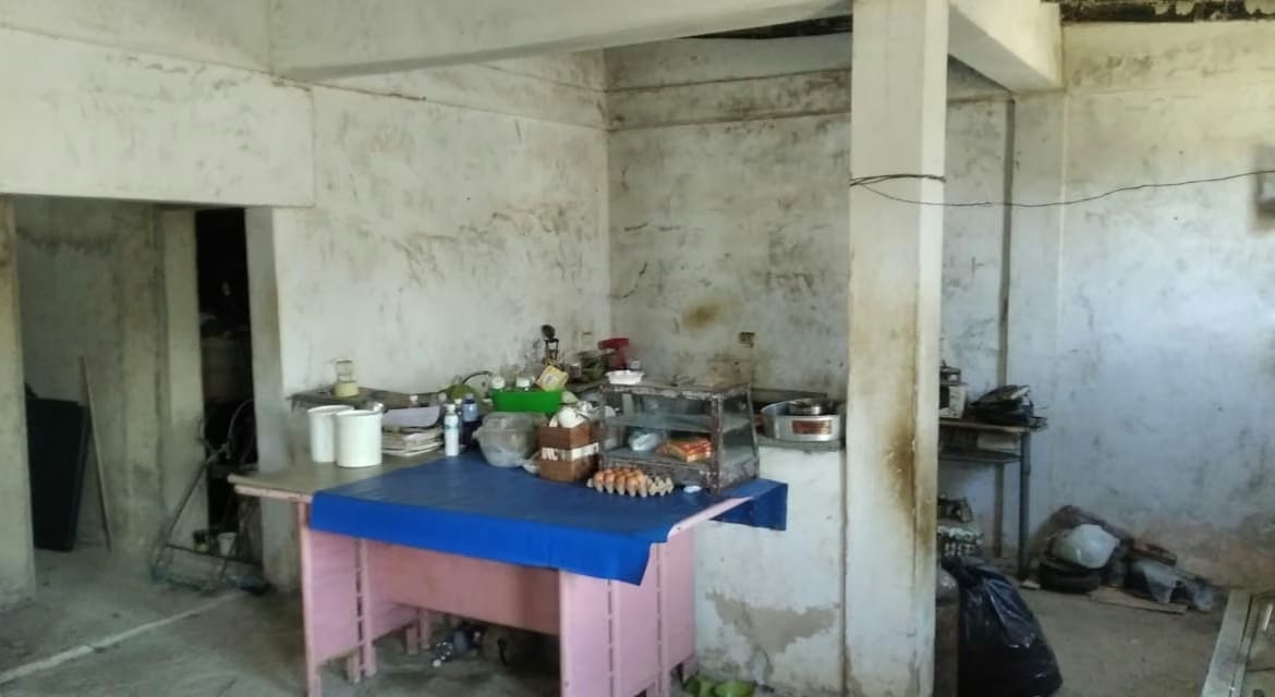 Casa para remodelar de 6 habitaciones y terreno de - 9