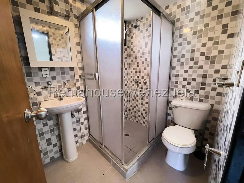 Casa (1 Nivel) en Venta en Lomas del Halcon, Distrito Metropolitano - 23