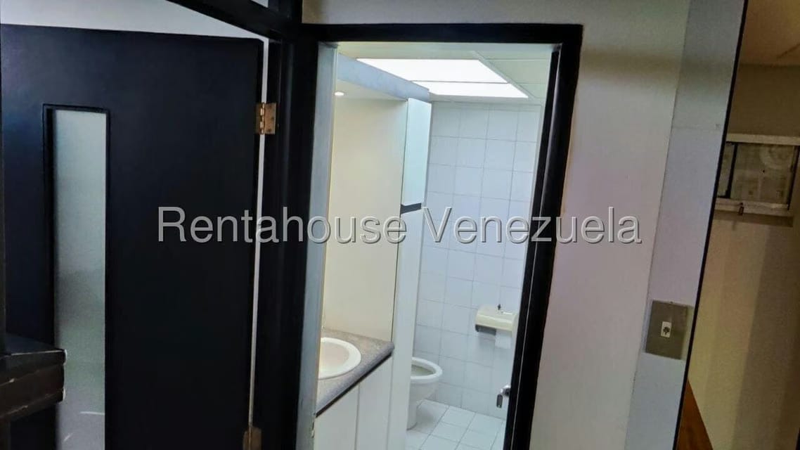Comercial (Oficina) en Venta en Los Samanes, Distrito Metropolitano - 9