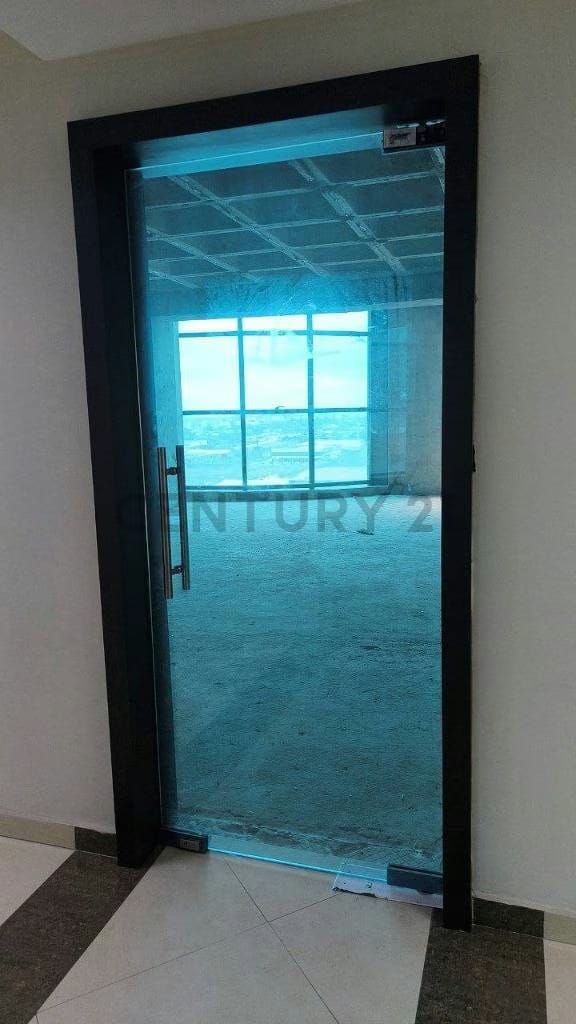 se alquila oficina en la torre Bell Puerto Ordaz piso 5 - 11