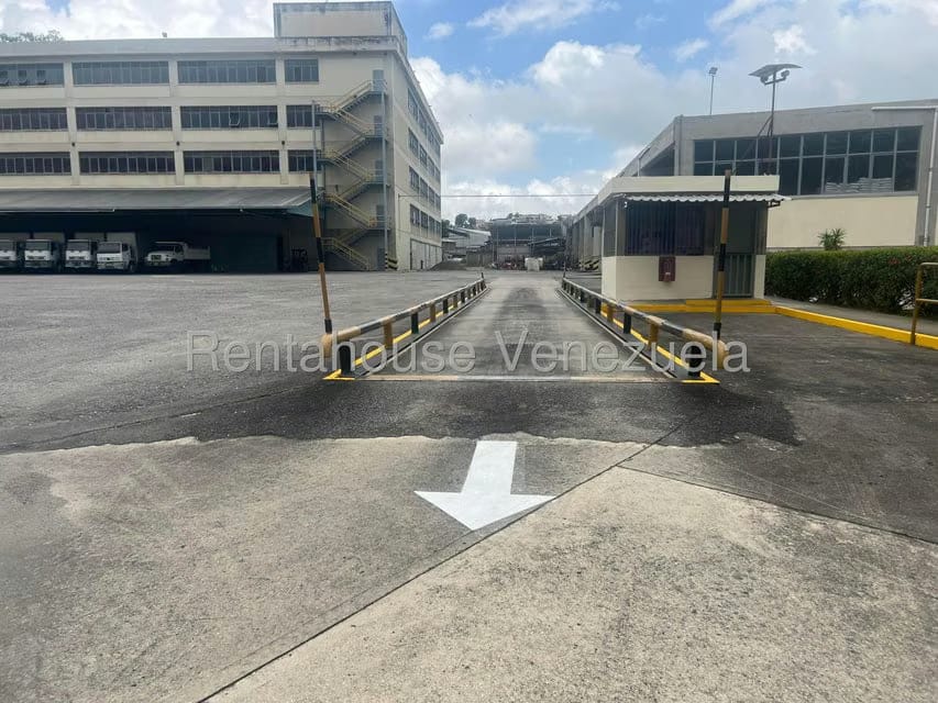 Comercial (Local Comercial) en Alquiler en El Tambor, Miranda - 14