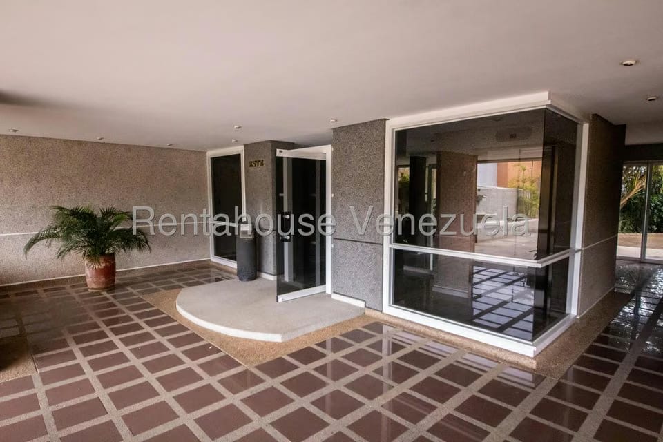 Apartamento (1 Nivel) en Venta en Lomas de La Lagunita, Distrito Metropolitano - 2