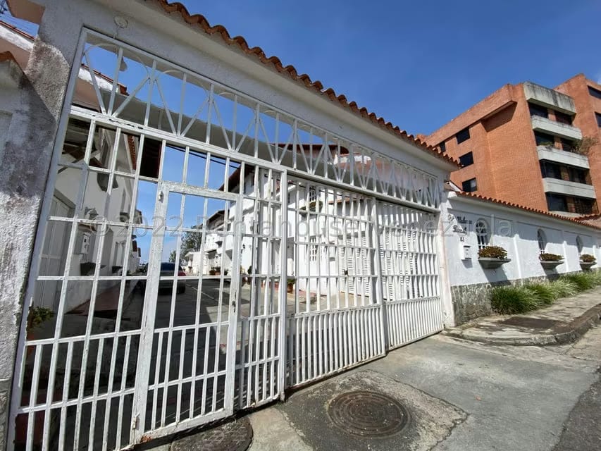 Casa (Multipes Niveles) en Venta en Parque el Retiro, Miranda - 2