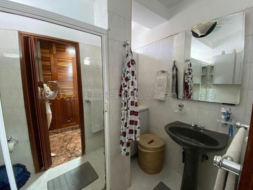 Casa (Multipes Niveles) en Venta en Parque el Retiro, Miranda - 23