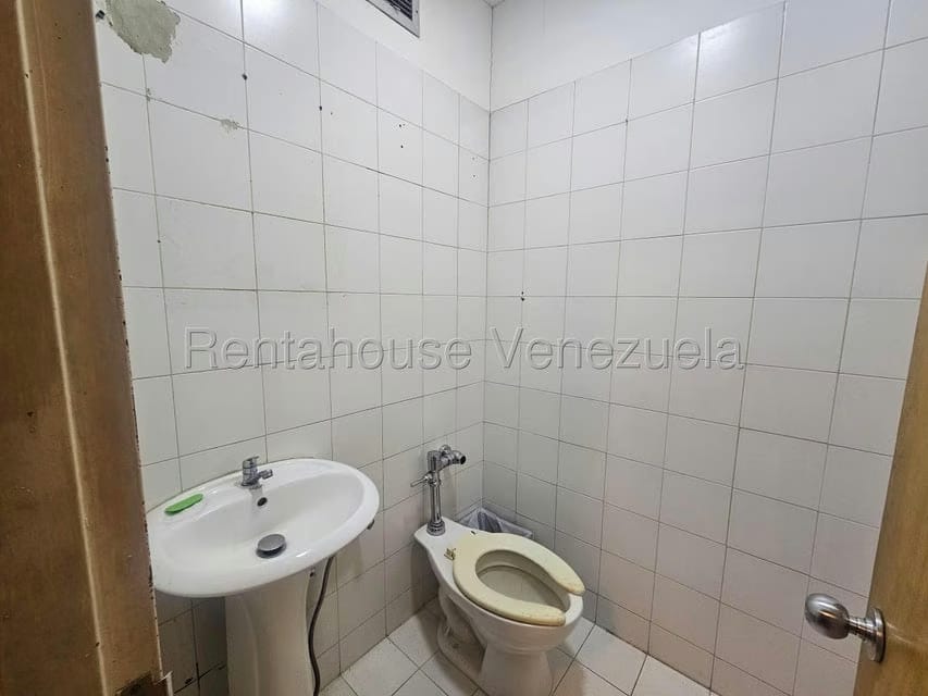 Comercial (Local Comercial) en Alquiler en El Cafetal, Distrito Metropolitano - 11