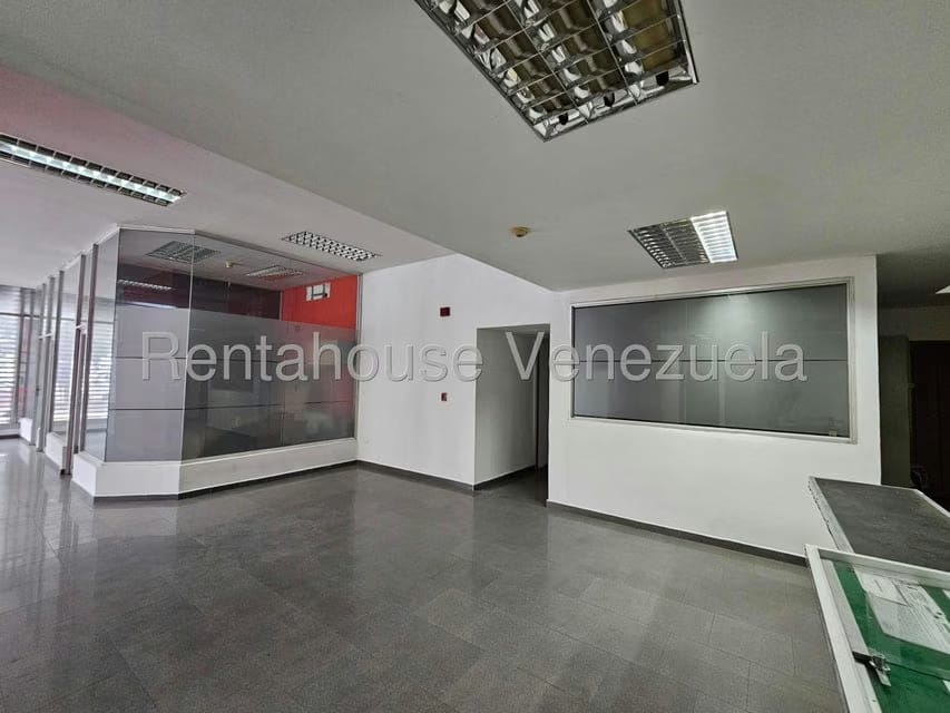 Comercial (Local Comercial) en Alquiler en Zona Industrial 2, Lara - 18