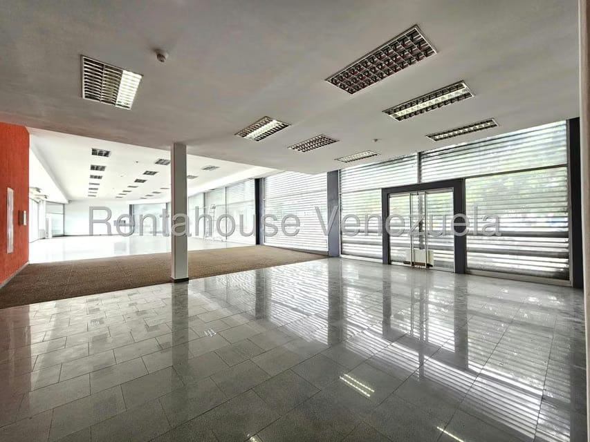 Comercial (Local Comercial) en Alquiler en Zona Industrial 2, Lara - 3