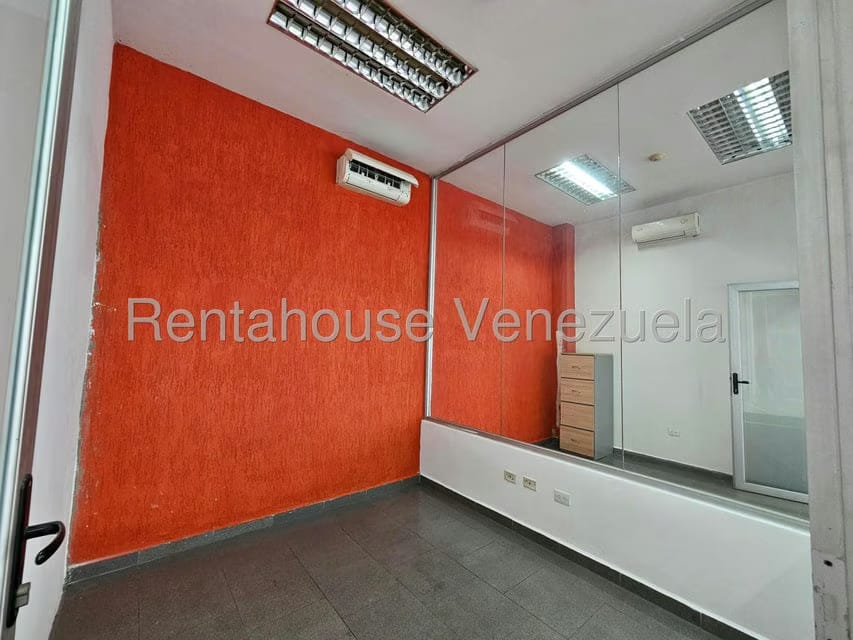Comercial (Local Comercial) en Alquiler en Zona Industrial 2, Lara - 29