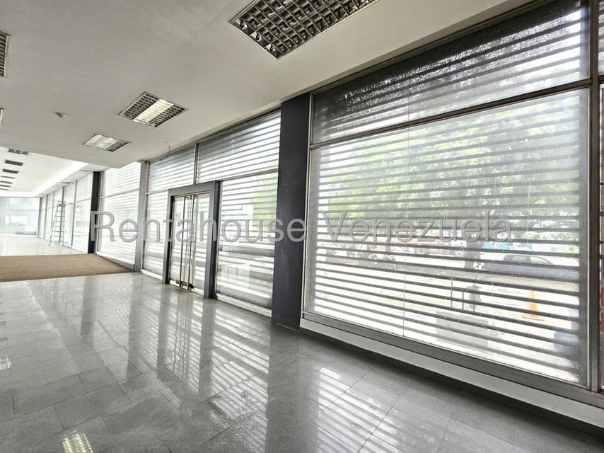 Comercial (Local Comercial) en Alquiler en Zona Industrial 2, Lara - 4