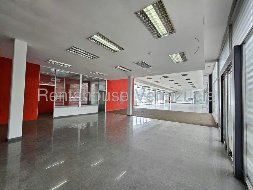 Comercial (Local Comercial) en Alquiler en Zona Industrial 2, Lara - 31