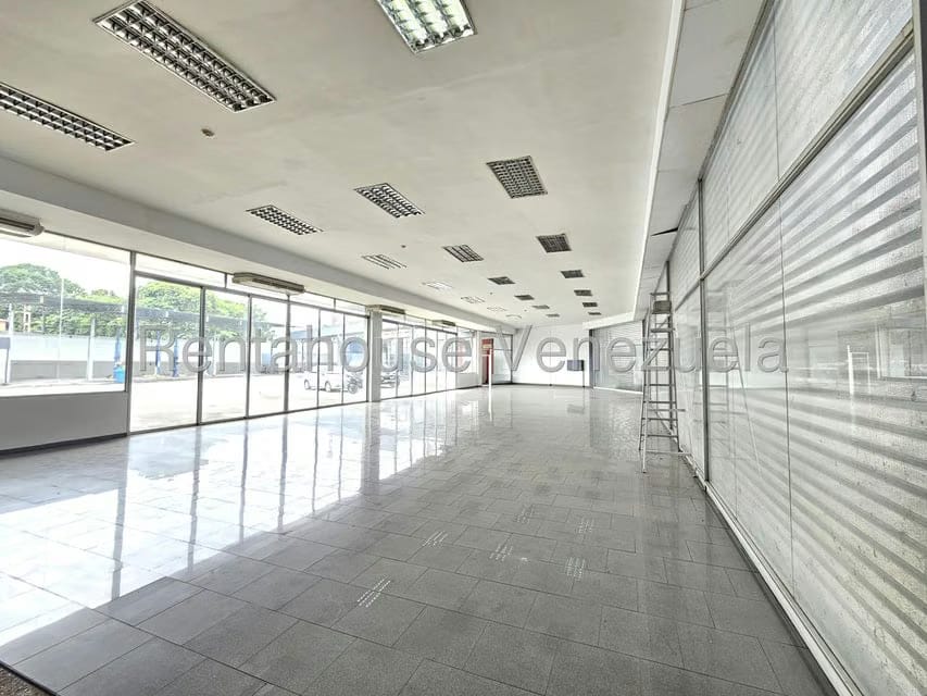 Comercial (Local Comercial) en Alquiler en Zona Industrial 2, Lara - 34