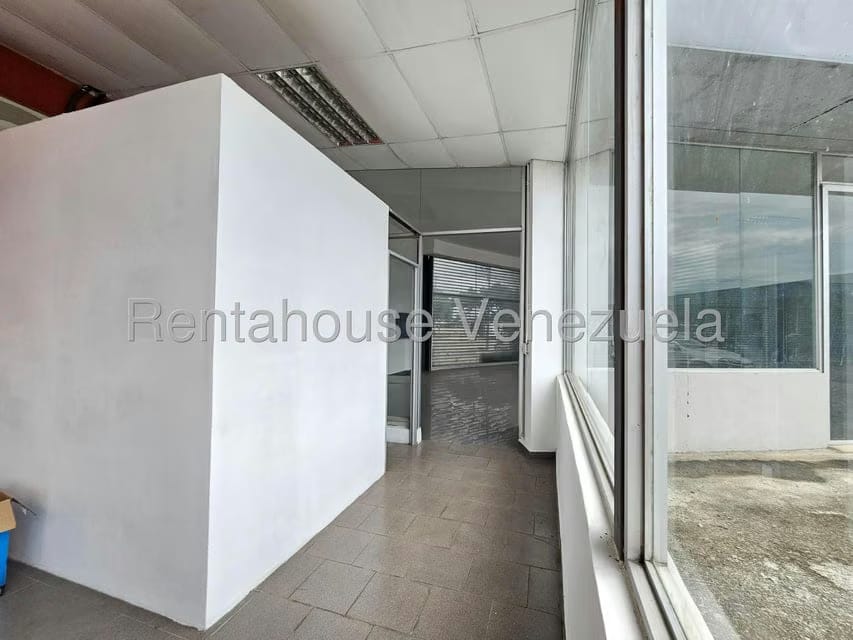 Comercial (Local Comercial) en Alquiler en Zona Industrial 2, Lara - 37