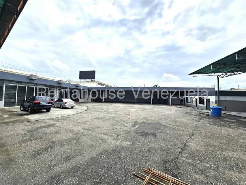 Comercial (Local Comercial) en Alquiler en Zona Industrial 2, Lara - 38