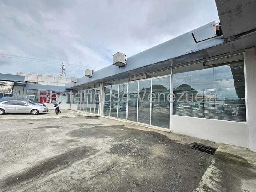 Comercial (Local Comercial) en Alquiler en Zona Industrial 2, Lara - 39