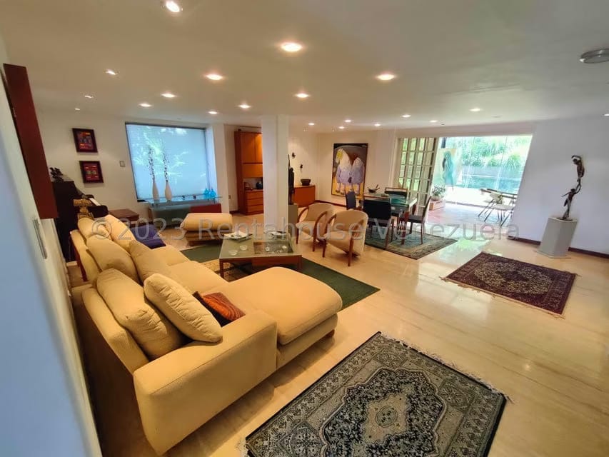 Casa (Multipes Niveles) en Venta en Cumbres de Curumo, Distrito Metropolitano - 2