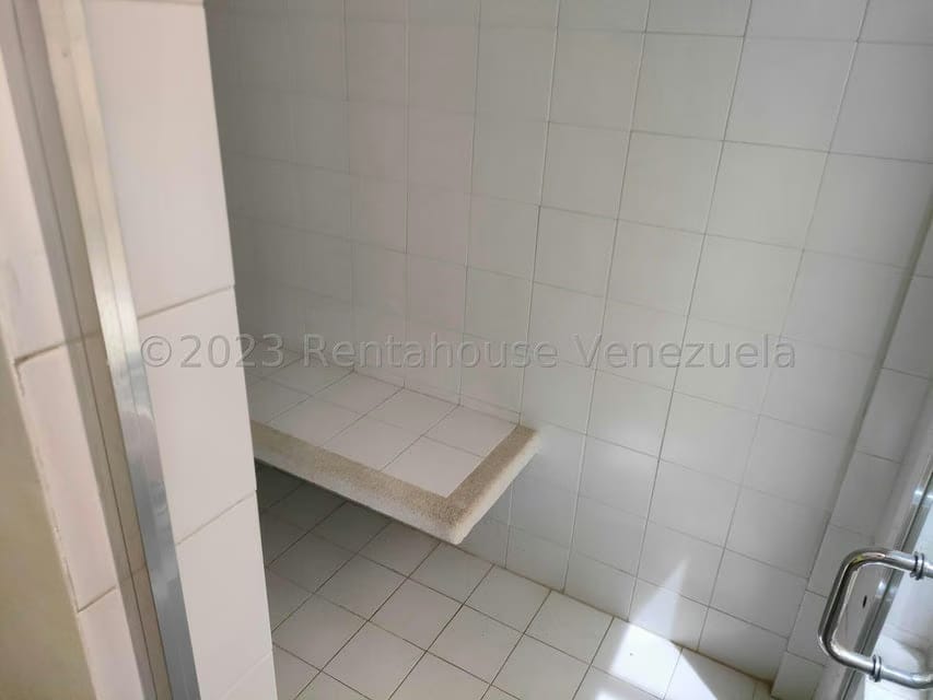 Casa (Multipes Niveles) en Venta en Cumbres de Curumo, Distrito Metropolitano - 18