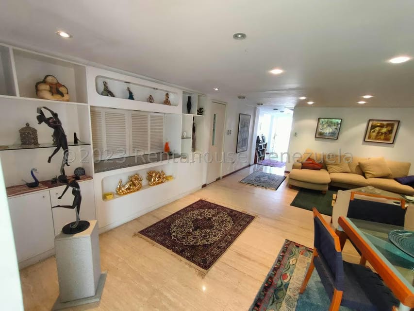 Casa (Multipes Niveles) en Venta en Cumbres de Curumo, Distrito Metropolitano - 3