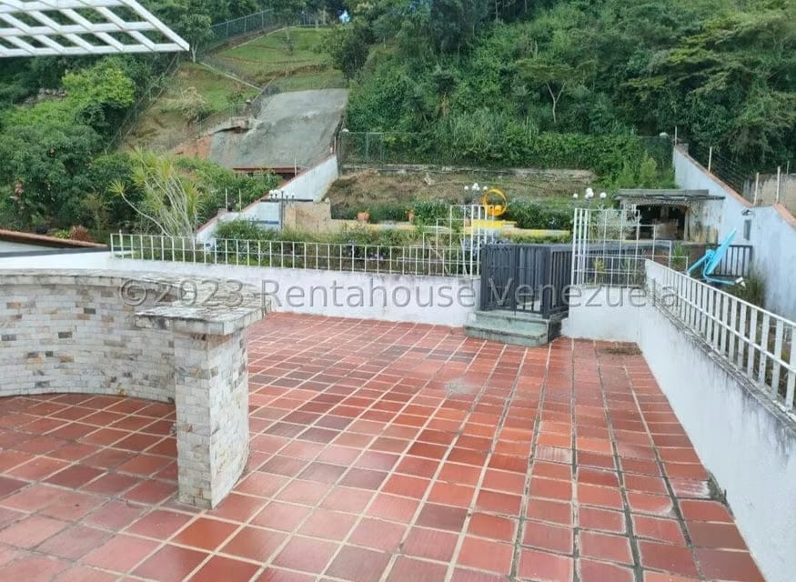 Casa (Multipes Niveles) en Venta en Cumbres de Curumo, Distrito Metropolitano - 25