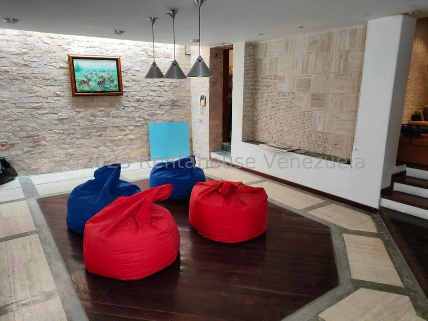 Casa (Multipes Niveles) en Venta en Cumbres de Curumo, Distrito Metropolitano - 32