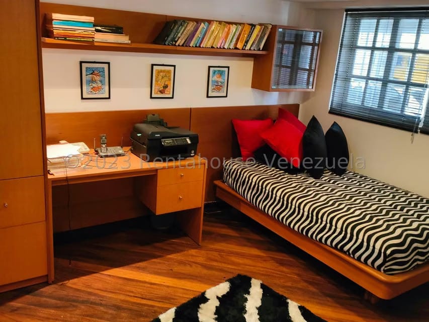 Casa (Multipes Niveles) en Venta en Cumbres de Curumo, Distrito Metropolitano - 35