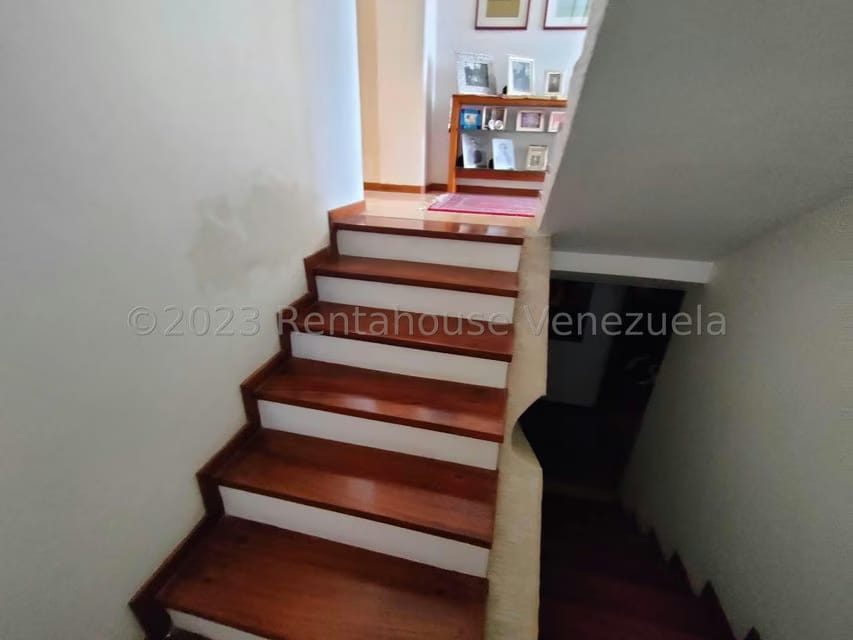 Casa (Multipes Niveles) en Venta en Cumbres de Curumo, Distrito Metropolitano - 36