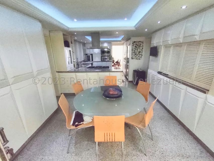 Casa (Multipes Niveles) en Venta en Cumbres de Curumo, Distrito Metropolitano - 7
