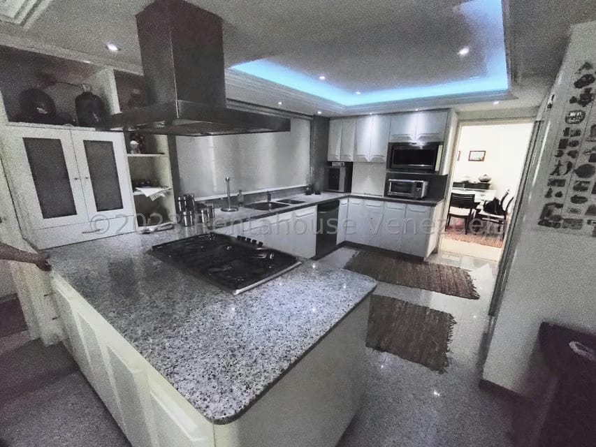 Casa (Multipes Niveles) en Venta en Cumbres de Curumo, Distrito Metropolitano - 8