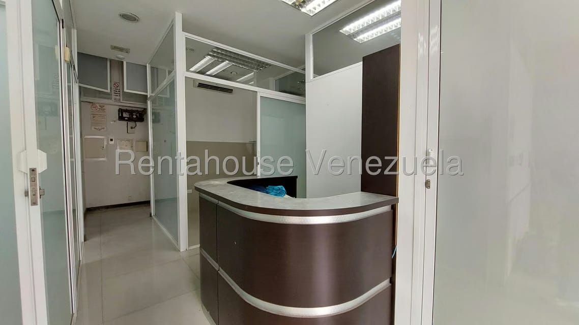Comercial (Local Comercial) en Alquiler en Los Chaguaramos, Distrito Metropolitano - 2