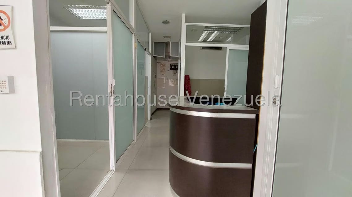 Comercial (Local Comercial) en Alquiler en Los Chaguaramos, Distrito Metropolitano - 3
