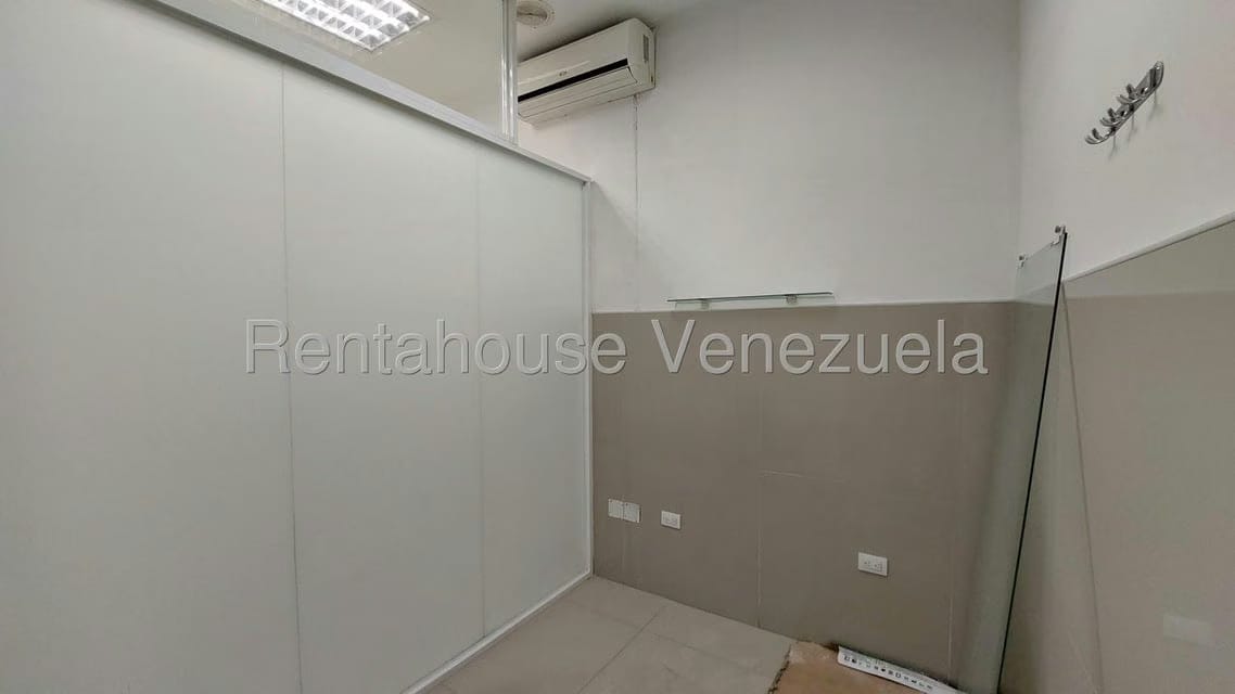 Comercial (Local Comercial) en Alquiler en Los Chaguaramos, Distrito Metropolitano - 5
