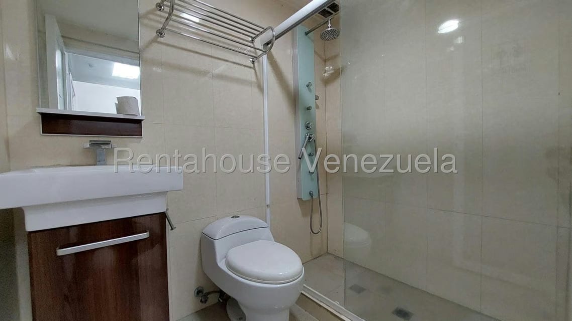 Comercial (Local Comercial) en Alquiler en Los Chaguaramos, Distrito Metropolitano - 8