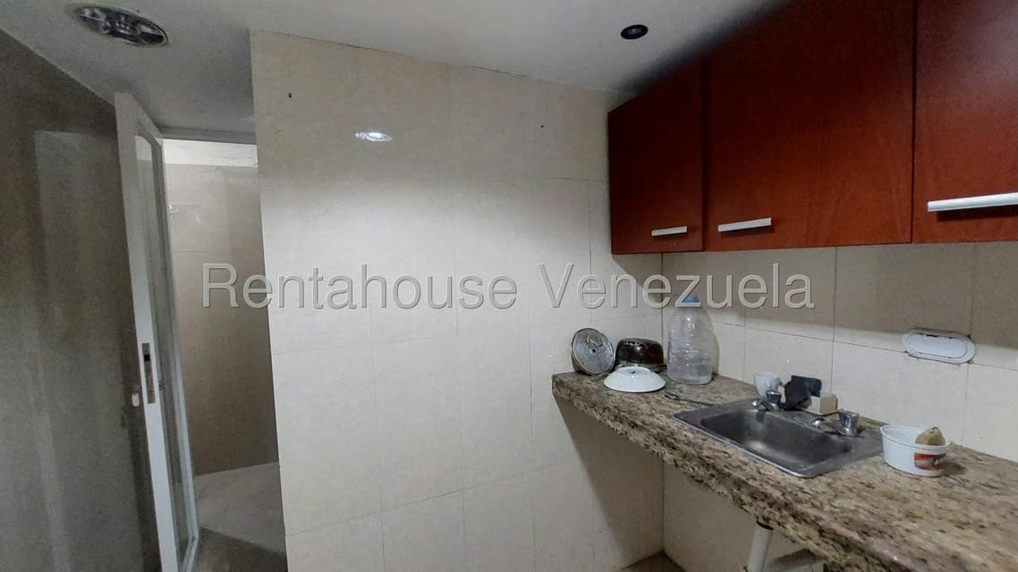 Comercial (Local Comercial) en Alquiler en Los Chaguaramos, Distrito Metropolitano - 9