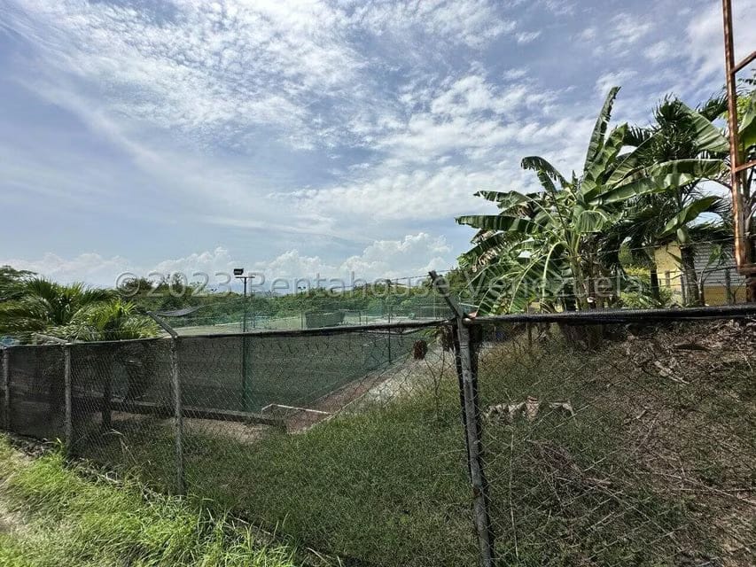 Terreno (Residencial) en Venta en Mara Country, Miranda - 9