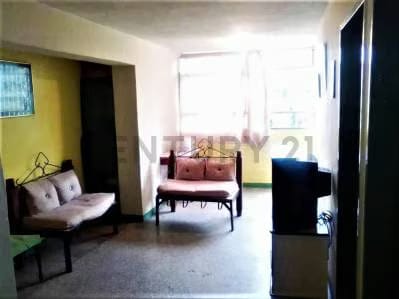 Se ofrece en Venta cómodo Apartamento ubicado en la Urb. Kennedy, Macarao - 2