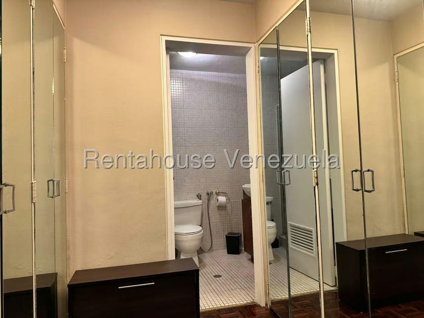 Apartamento (1 Nivel) en Alquiler en Colinas de Bello Monte, Distrito Metropolitano - 12