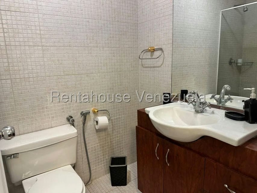 Apartamento (1 Nivel) en Alquiler en Colinas de Bello Monte, Distrito Metropolitano - 13