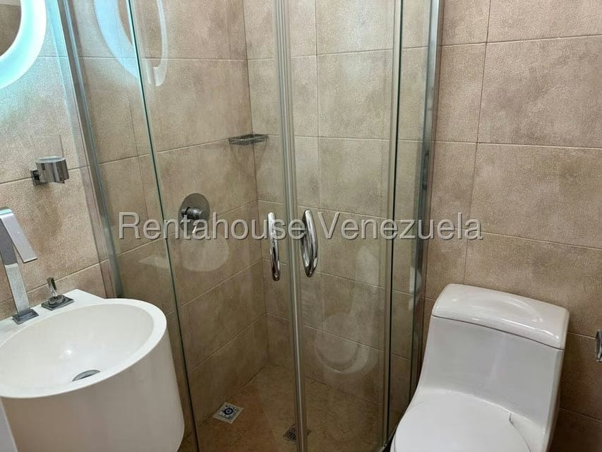 Apartamento (1 Nivel) en Alquiler en Colinas de Bello Monte, Distrito Metropolitano - 17