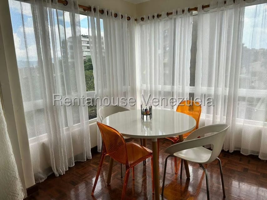 Apartamento (1 Nivel) en Alquiler en Colinas de Bello Monte, Distrito Metropolitano - 8