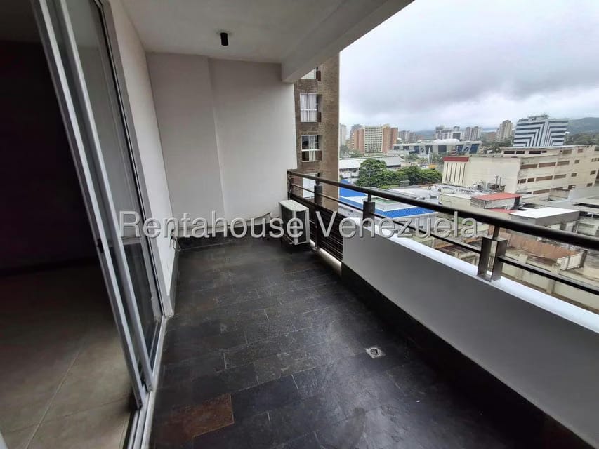 Apartamento (1 Nivel) en Alquiler en Zona Este, Lara - 18