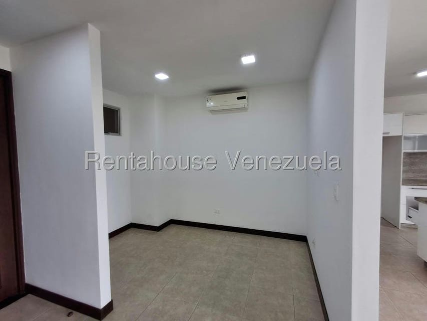 Apartamento (1 Nivel) en Alquiler en Zona Este, Lara - 21