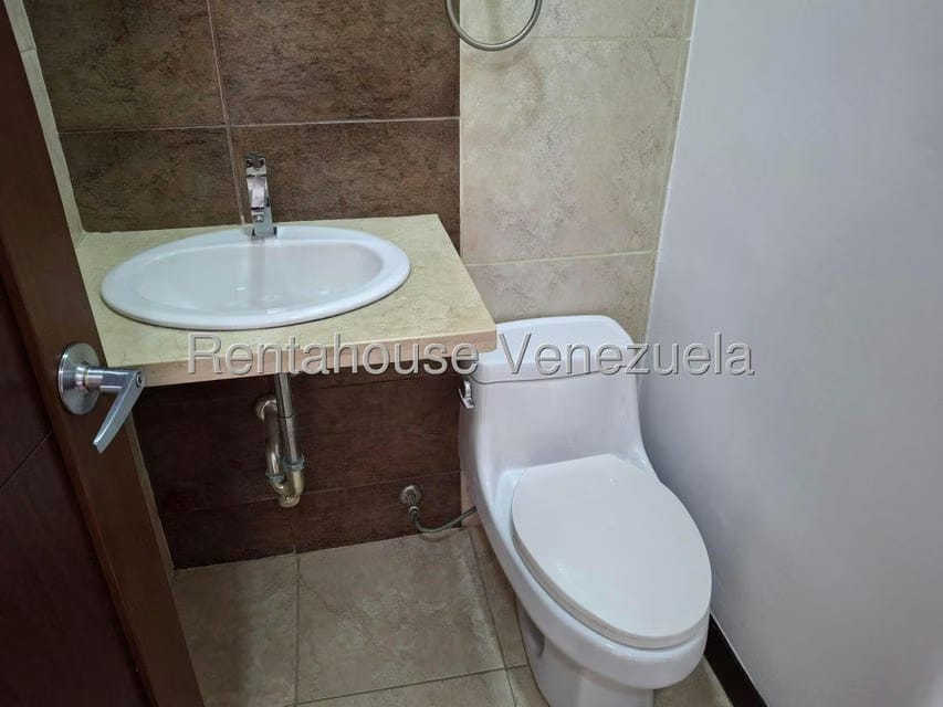 Apartamento (1 Nivel) en Alquiler en Zona Este, Lara - 22