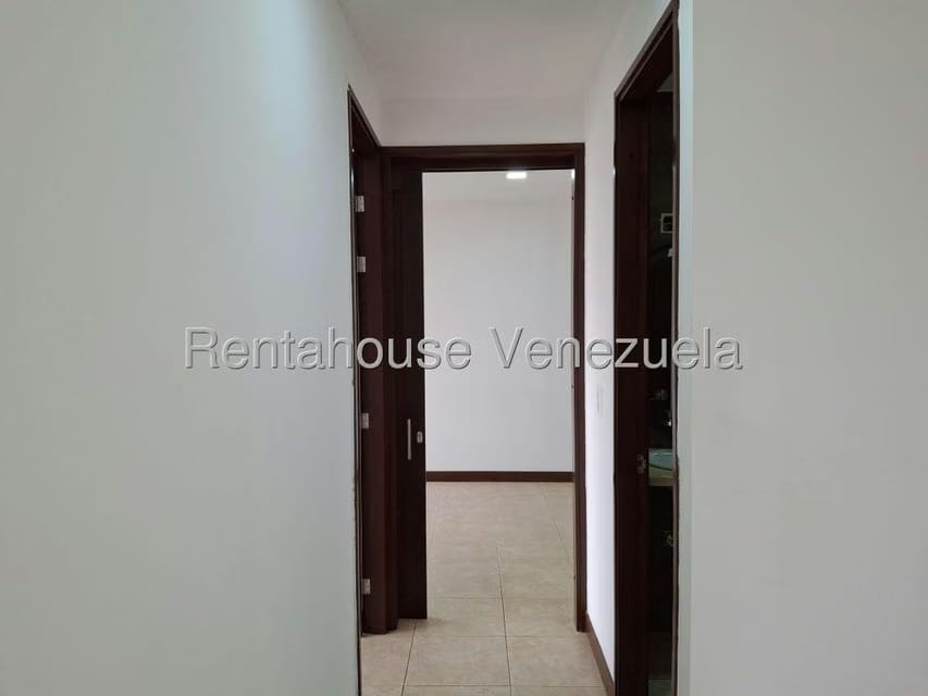 Apartamento (1 Nivel) en Alquiler en Zona Este, Lara - 23