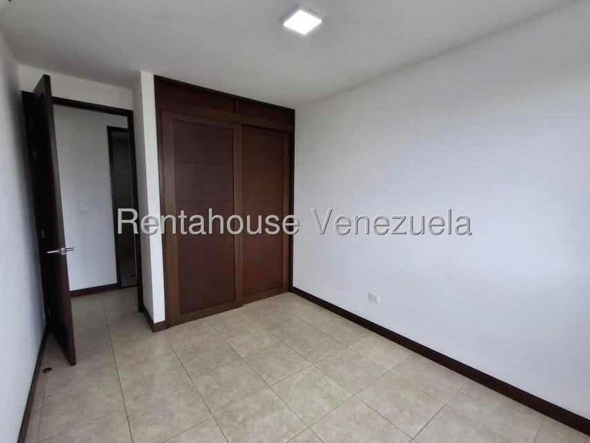 Apartamento (1 Nivel) en Alquiler en Zona Este, Lara - 25