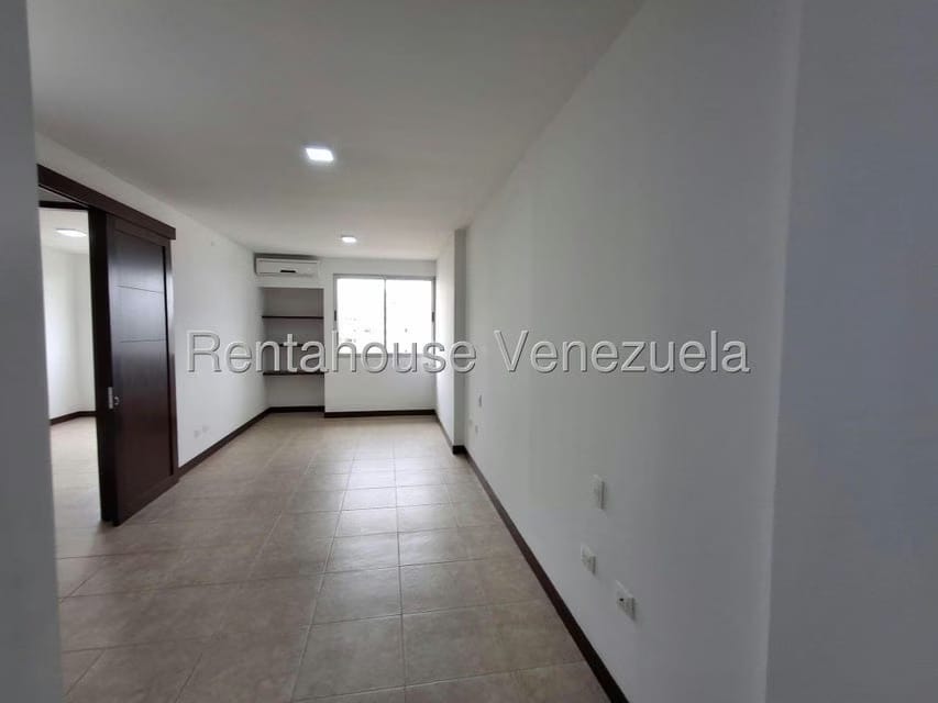 Apartamento (1 Nivel) en Alquiler en Zona Este, Lara - 27