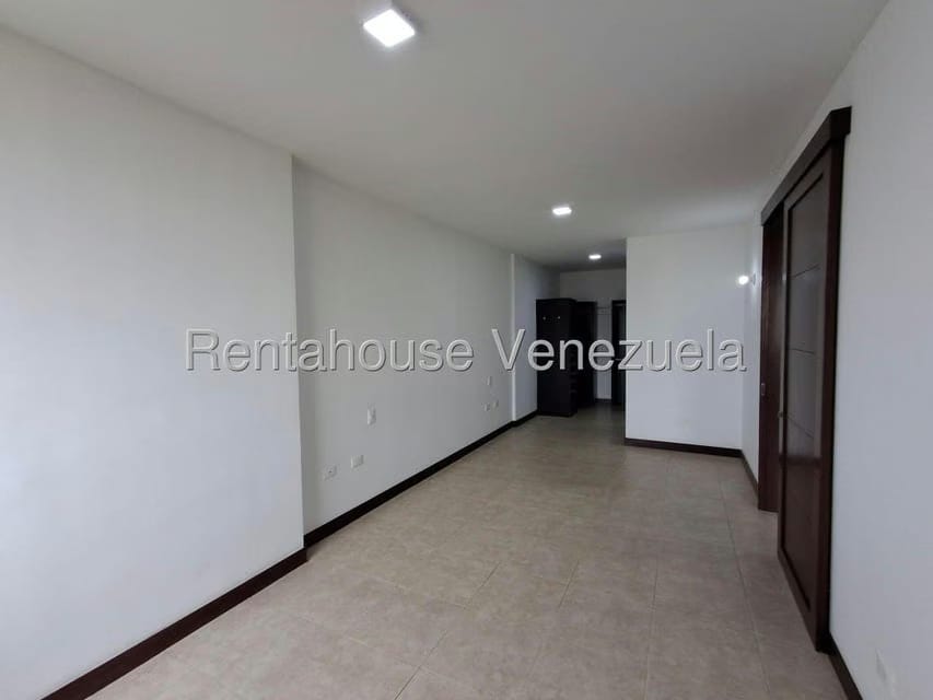 Apartamento (1 Nivel) en Alquiler en Zona Este, Lara - 28