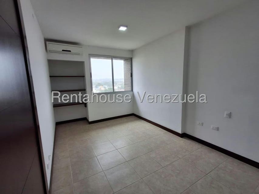 Apartamento (1 Nivel) en Alquiler en Zona Este, Lara - 29