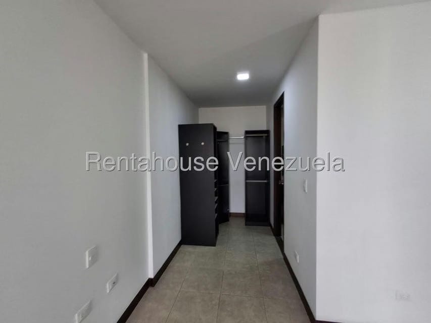 Apartamento (1 Nivel) en Alquiler en Zona Este, Lara - 30