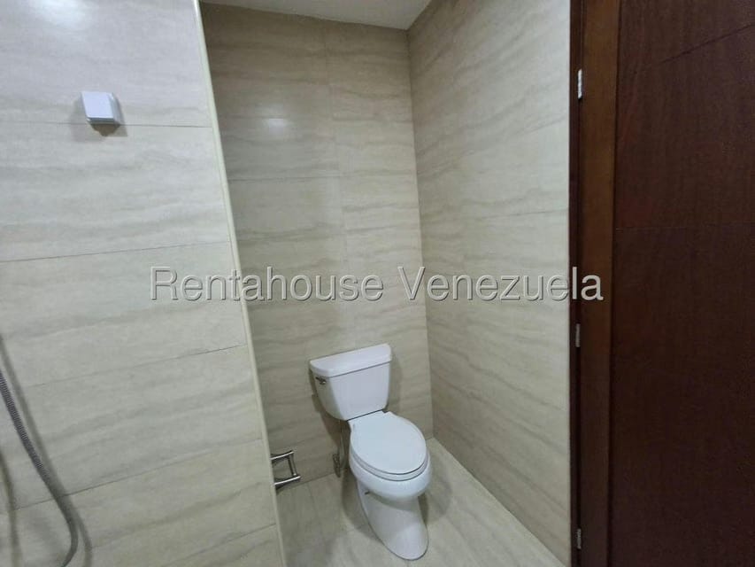 Apartamento (1 Nivel) en Alquiler en Zona Este, Lara - 34