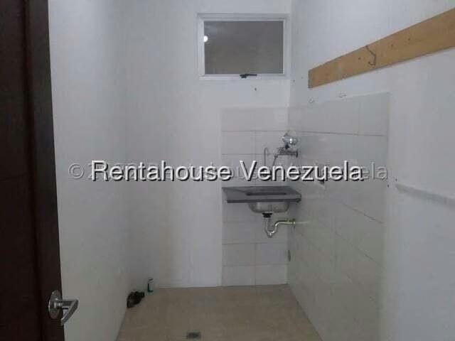 Apartamento (1 Nivel) en Alquiler en Zona Este, Lara - 35